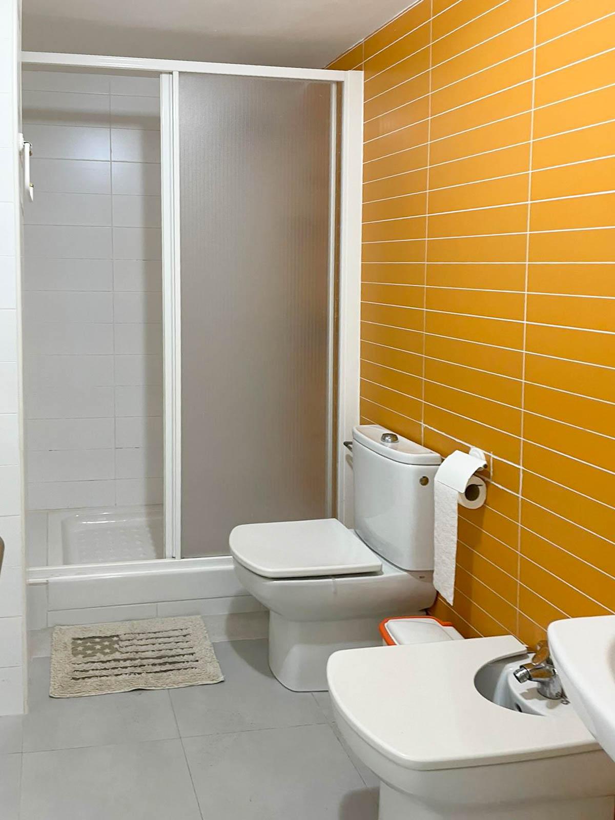 Bajo en 2º línea de playa en Carboneras