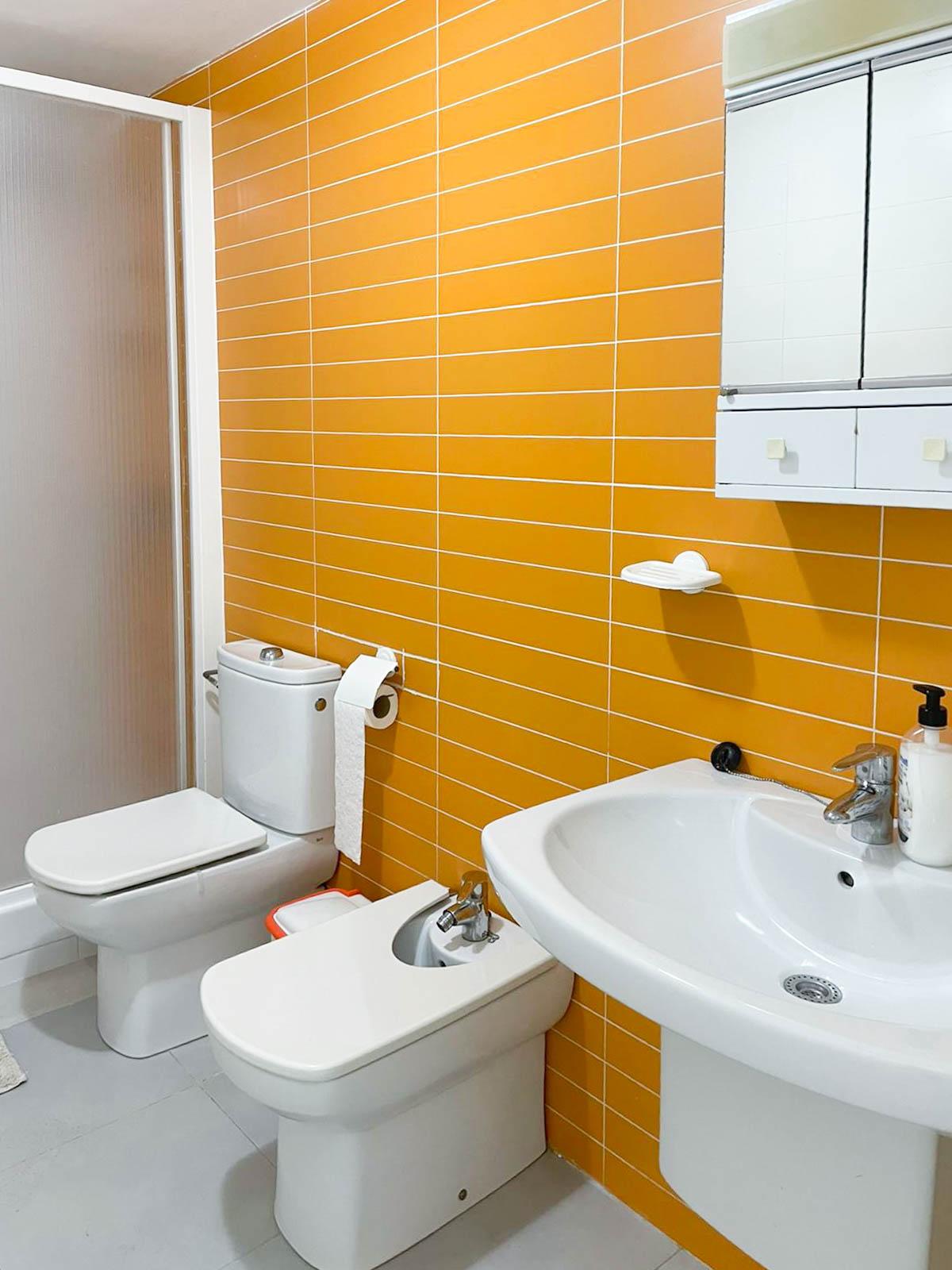 Bajo en 2º línea de playa en Carboneras