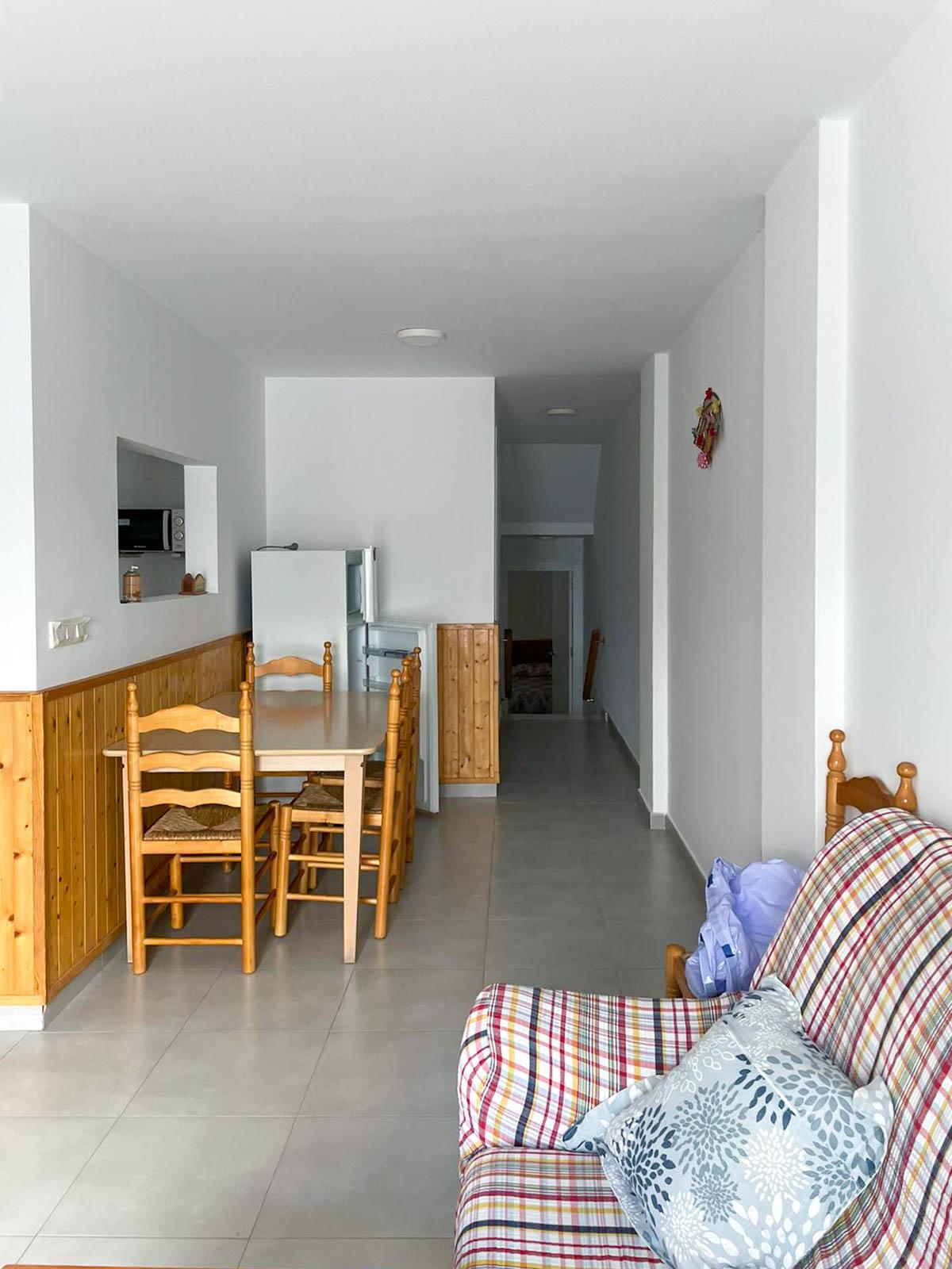 Bajo en 2º línea de playa en Carboneras