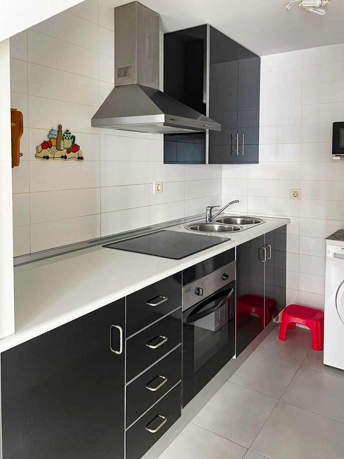 Bajo en 2º línea de playa en Carboneras