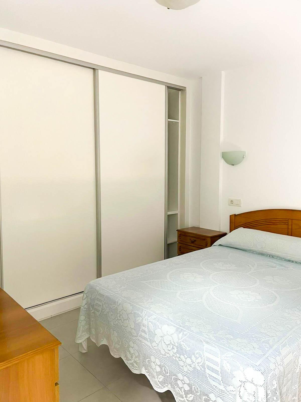 Bajo en 2º línea de playa en Carboneras