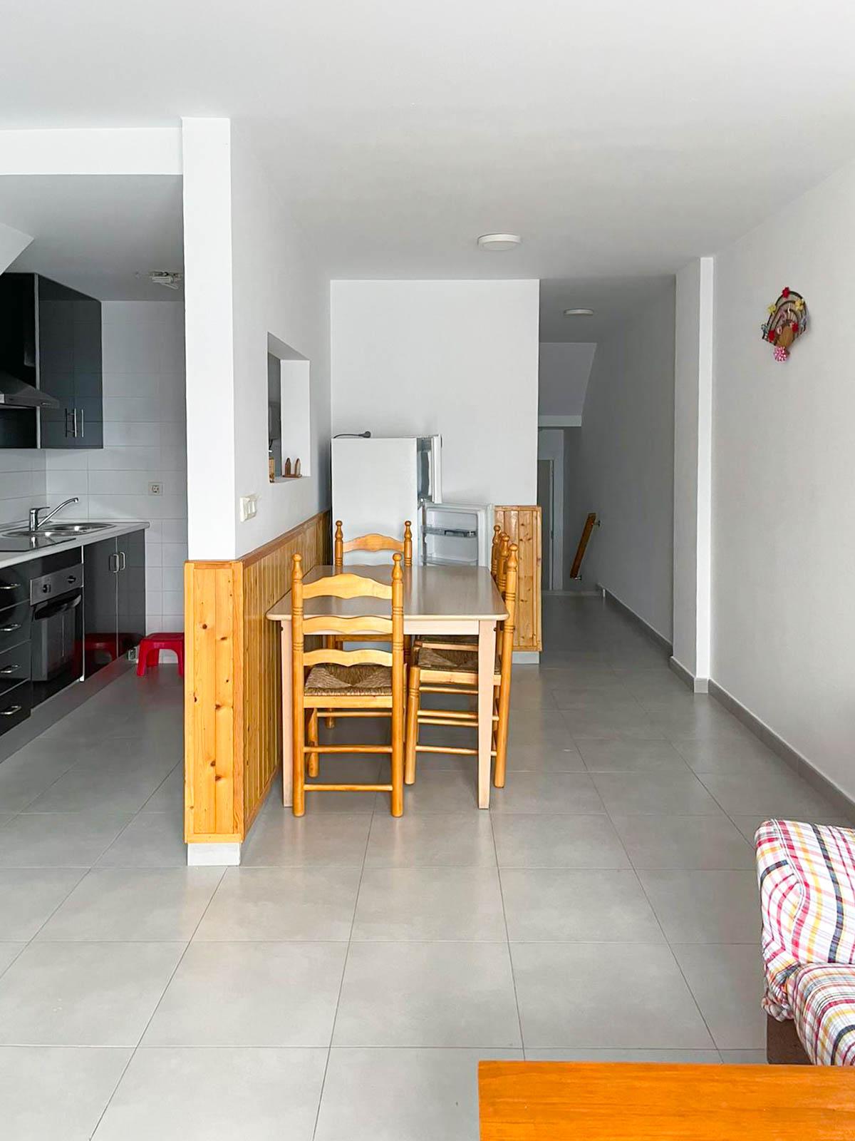 Bajo en 2º línea de playa en Carboneras