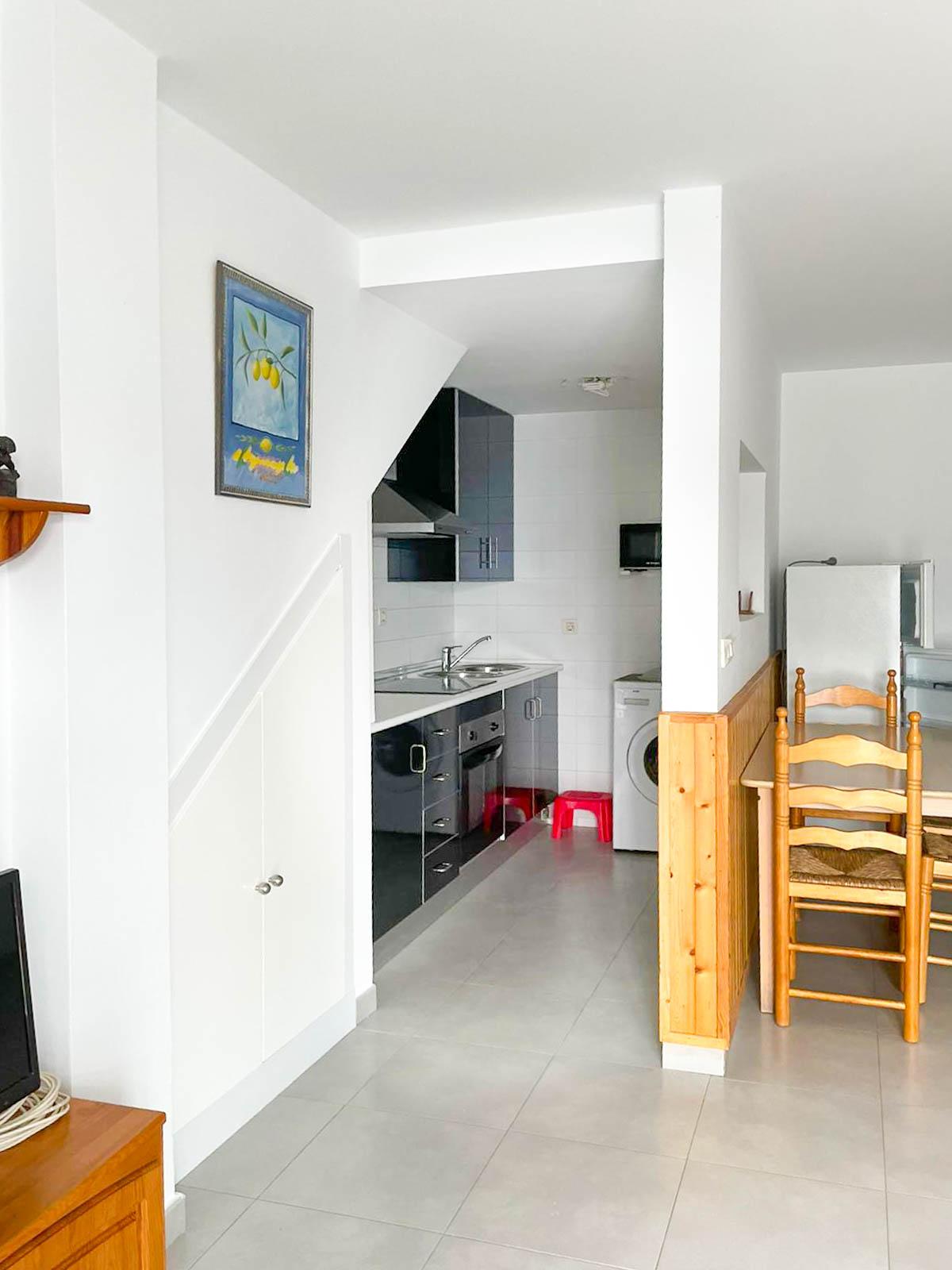 Bajo en 2º línea de playa en Carboneras