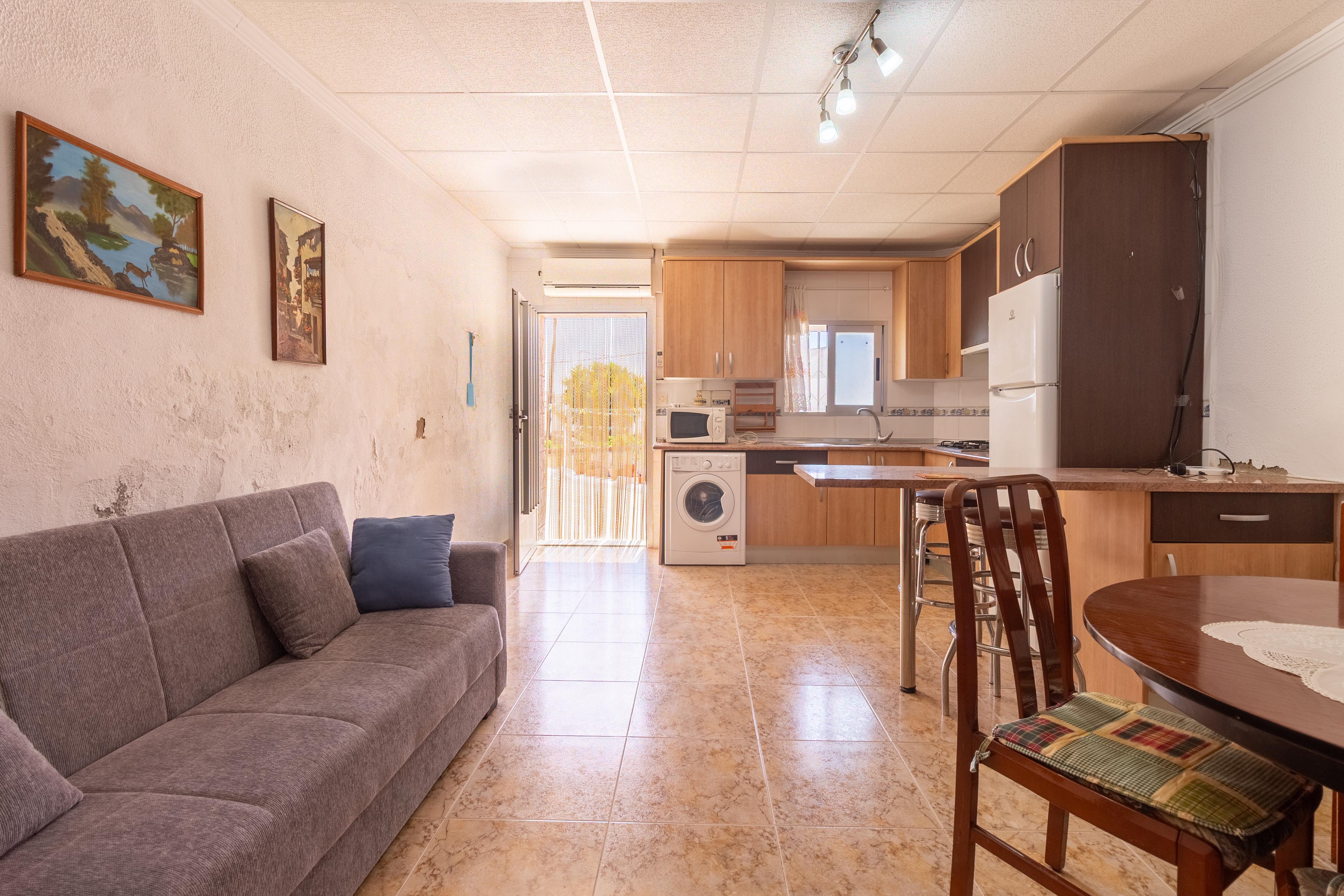 Dos casas en dos plantas y un estudio