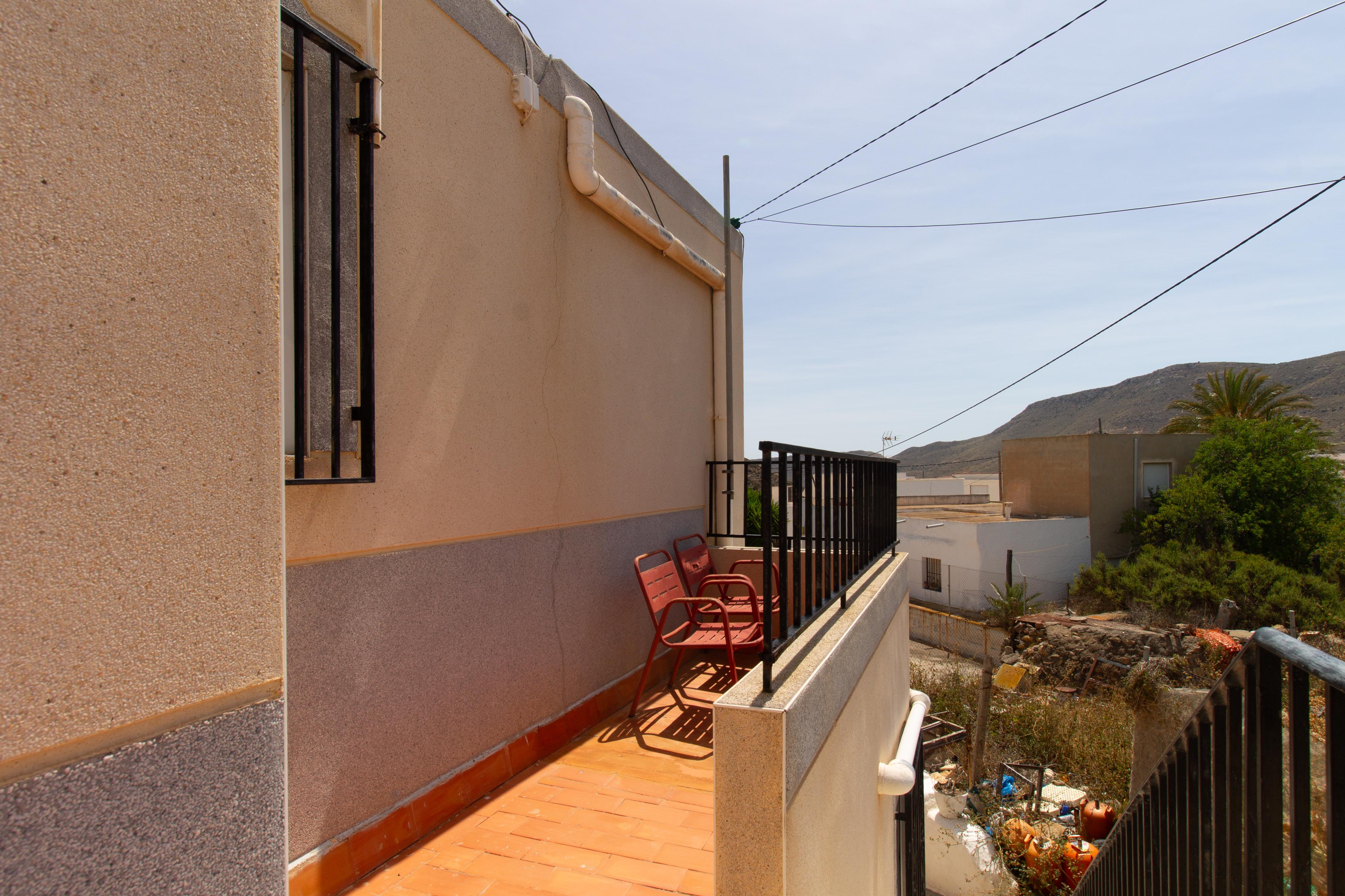 Dos casas en dos plantas y un estudio