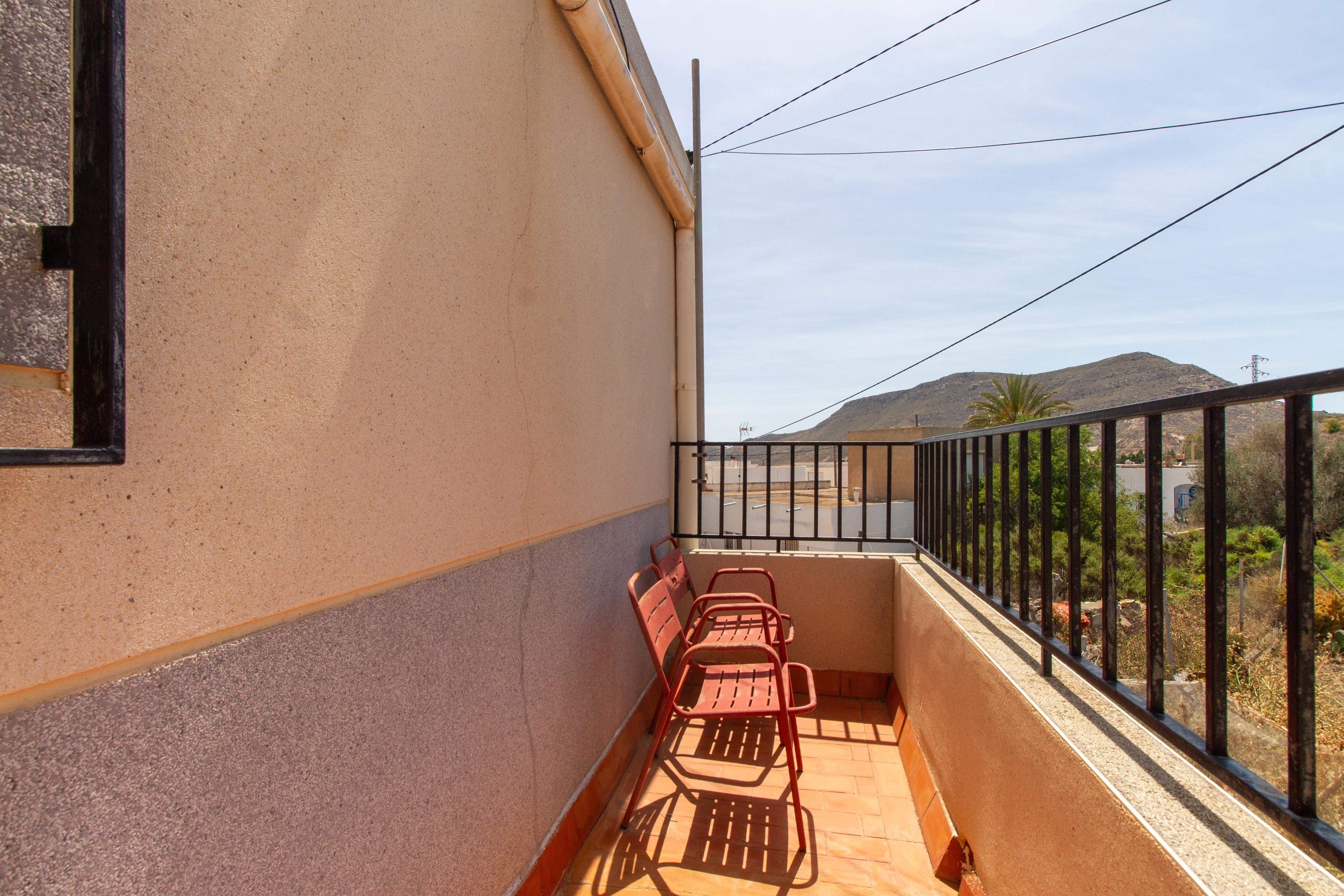 Dos casas en dos plantas y un estudio