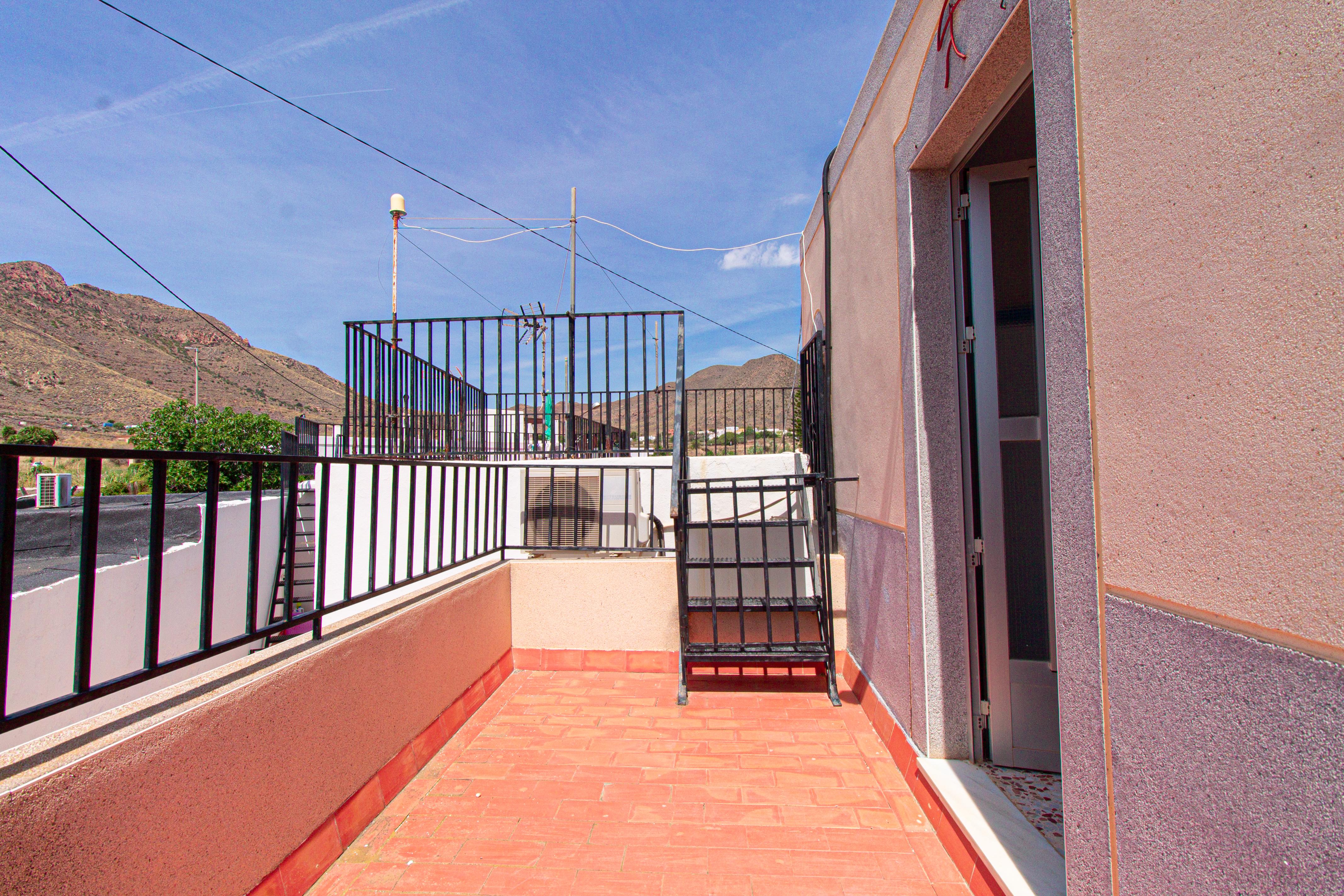 Dos casas en dos plantas y un estudio