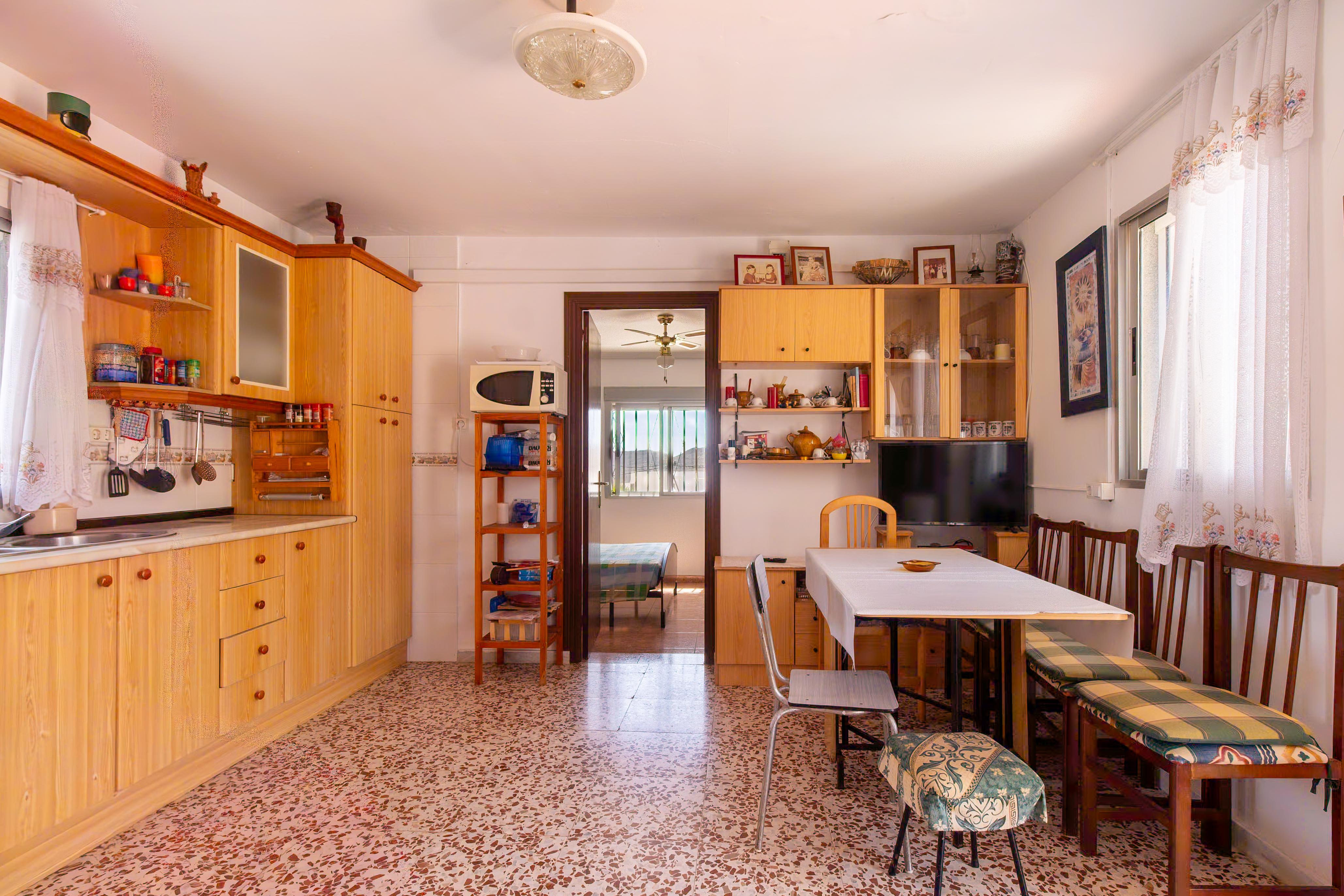 Dos casas en dos plantas y un estudio