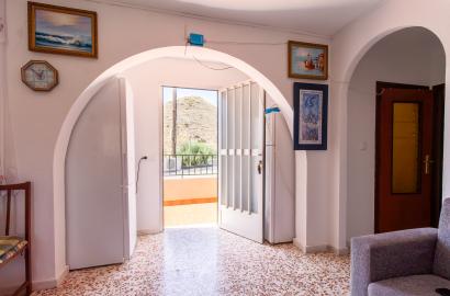 Dos casas en dos plantas y un estudio