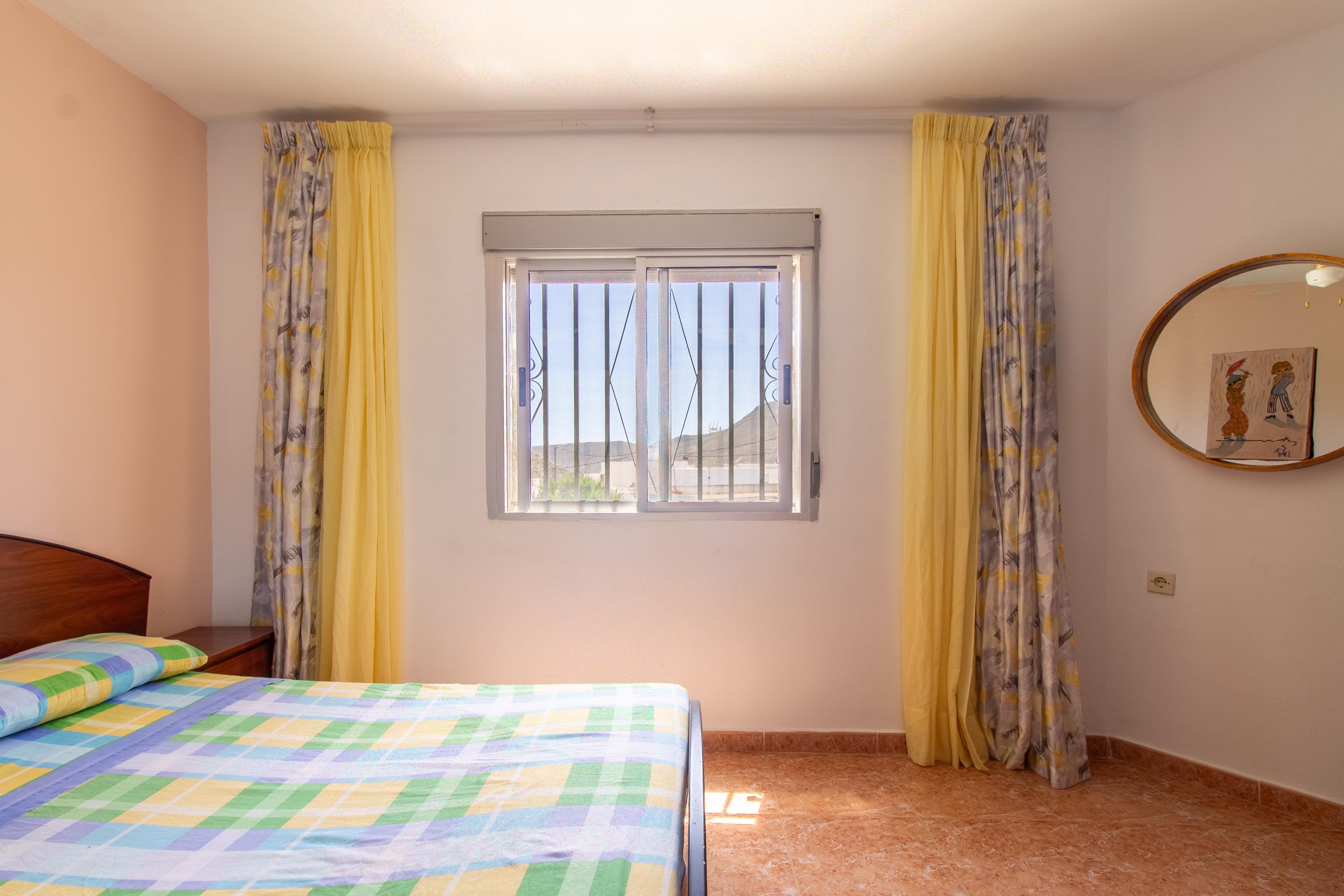 Dos casas en dos plantas y un estudio