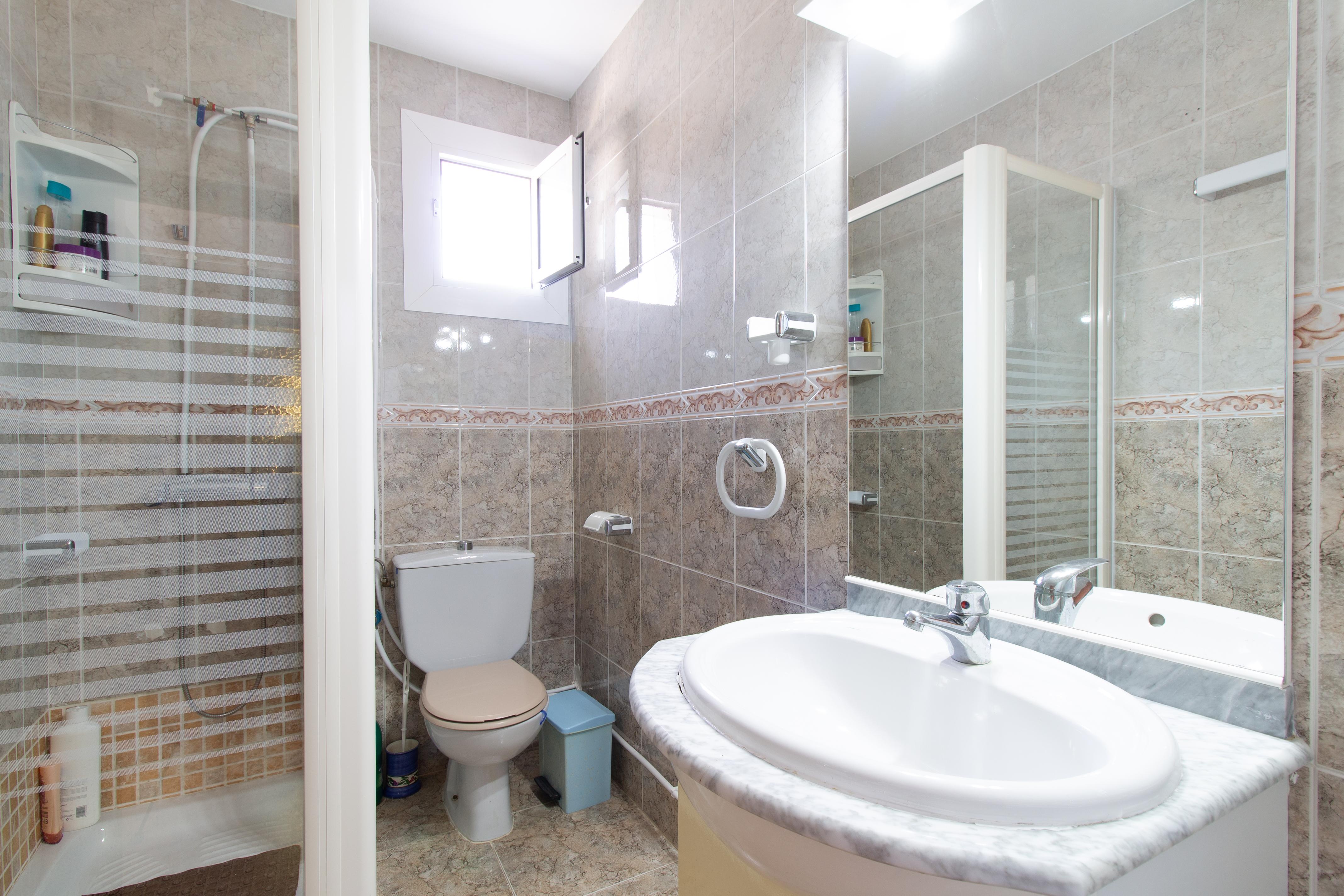 Dos casas en dos plantas y un estudio