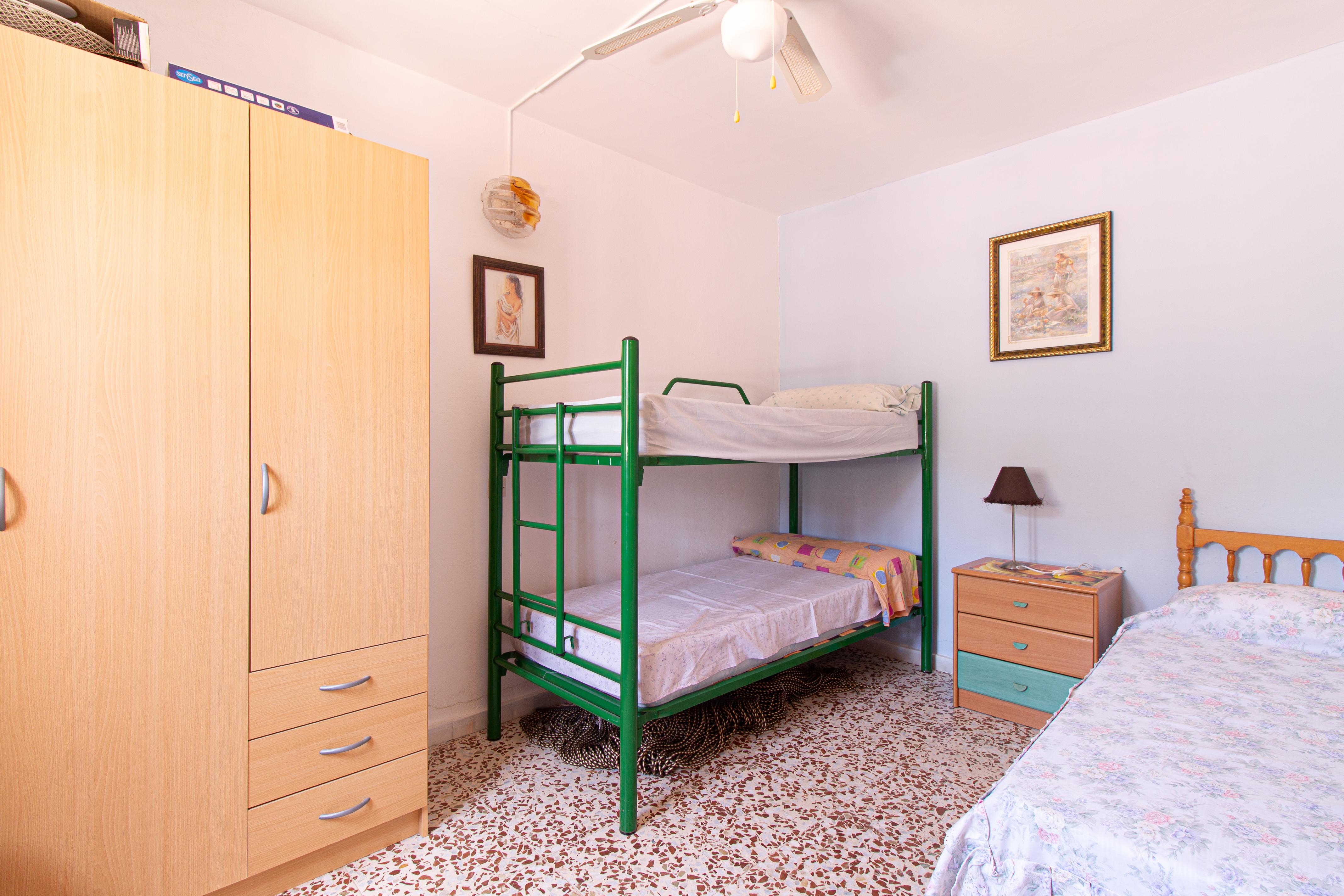 Dos casas en dos plantas y un estudio