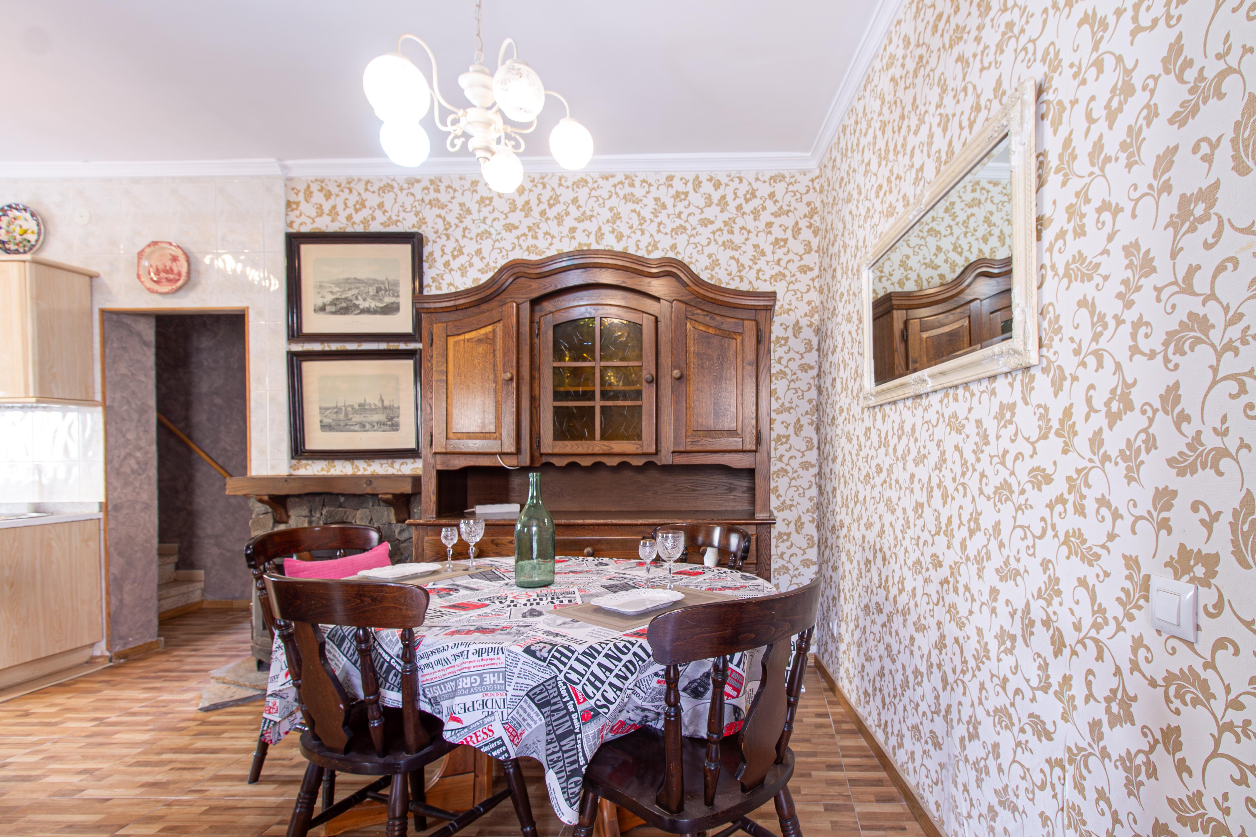 Encantadora casa de dos plantas reformada.