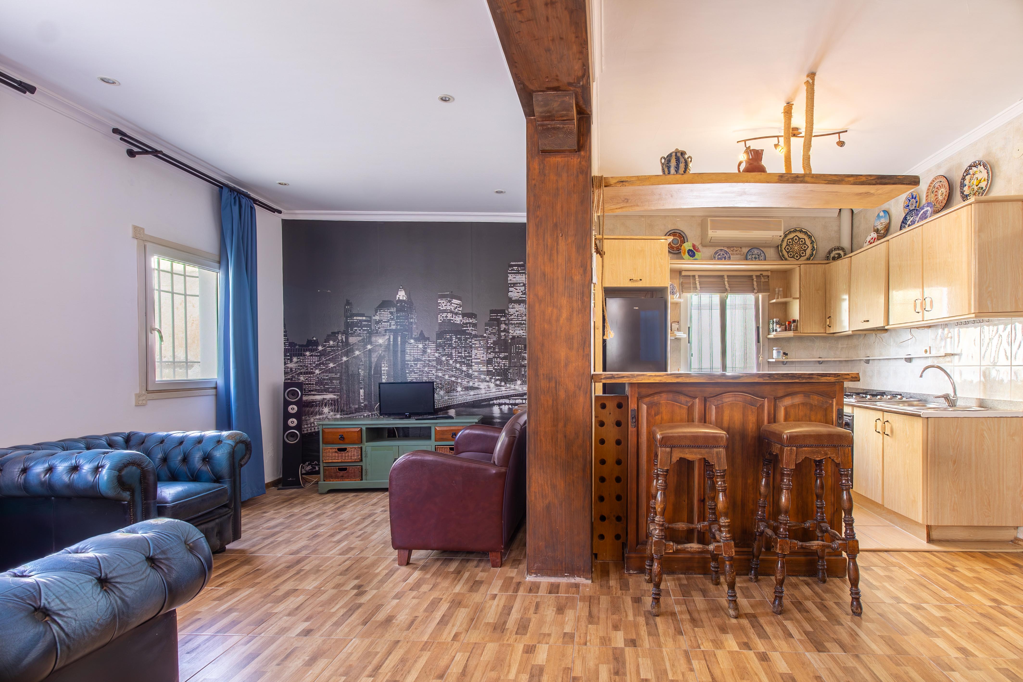 Encantadora casa de dos plantas reformada.