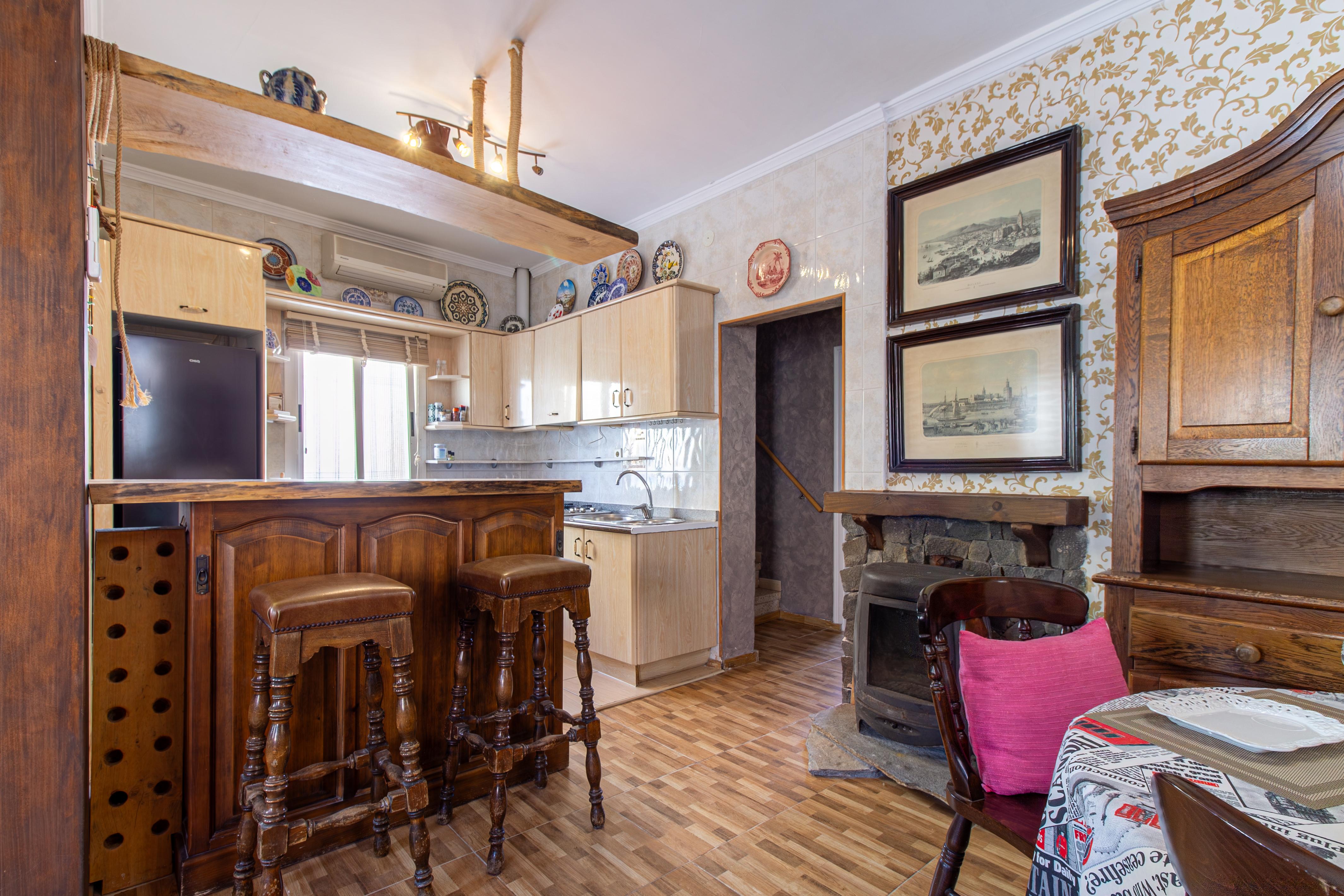 Encantadora casa de dos plantas reformada.