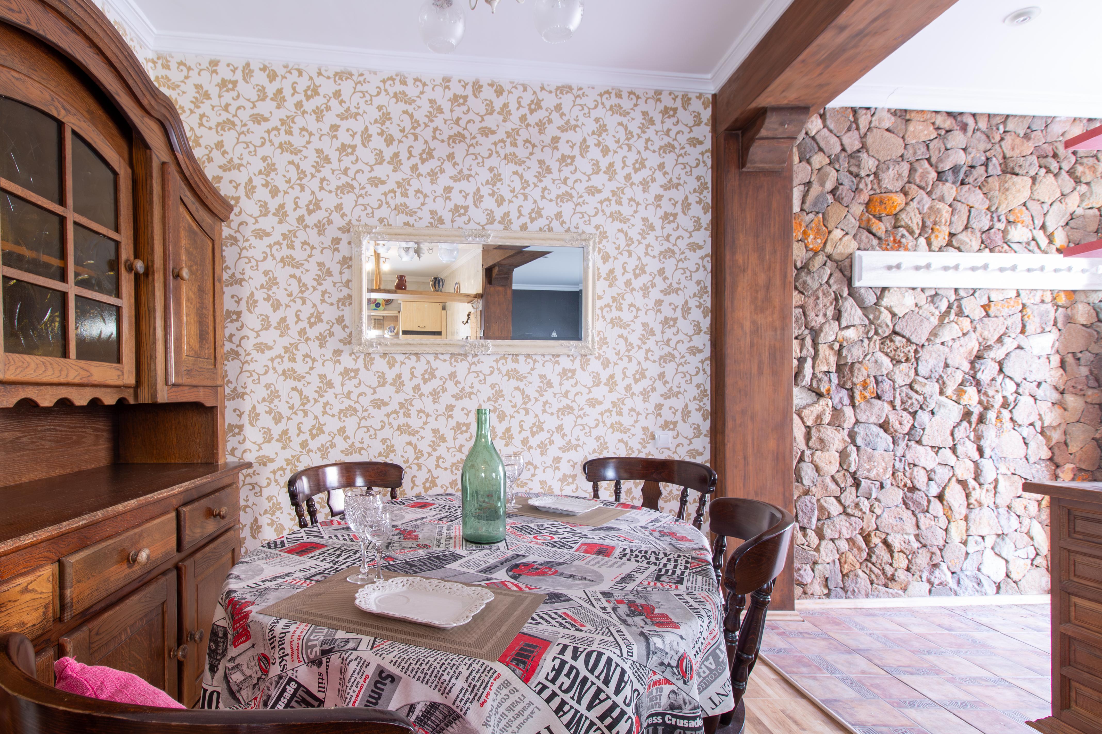 Encantadora casa de dos plantas reformada.