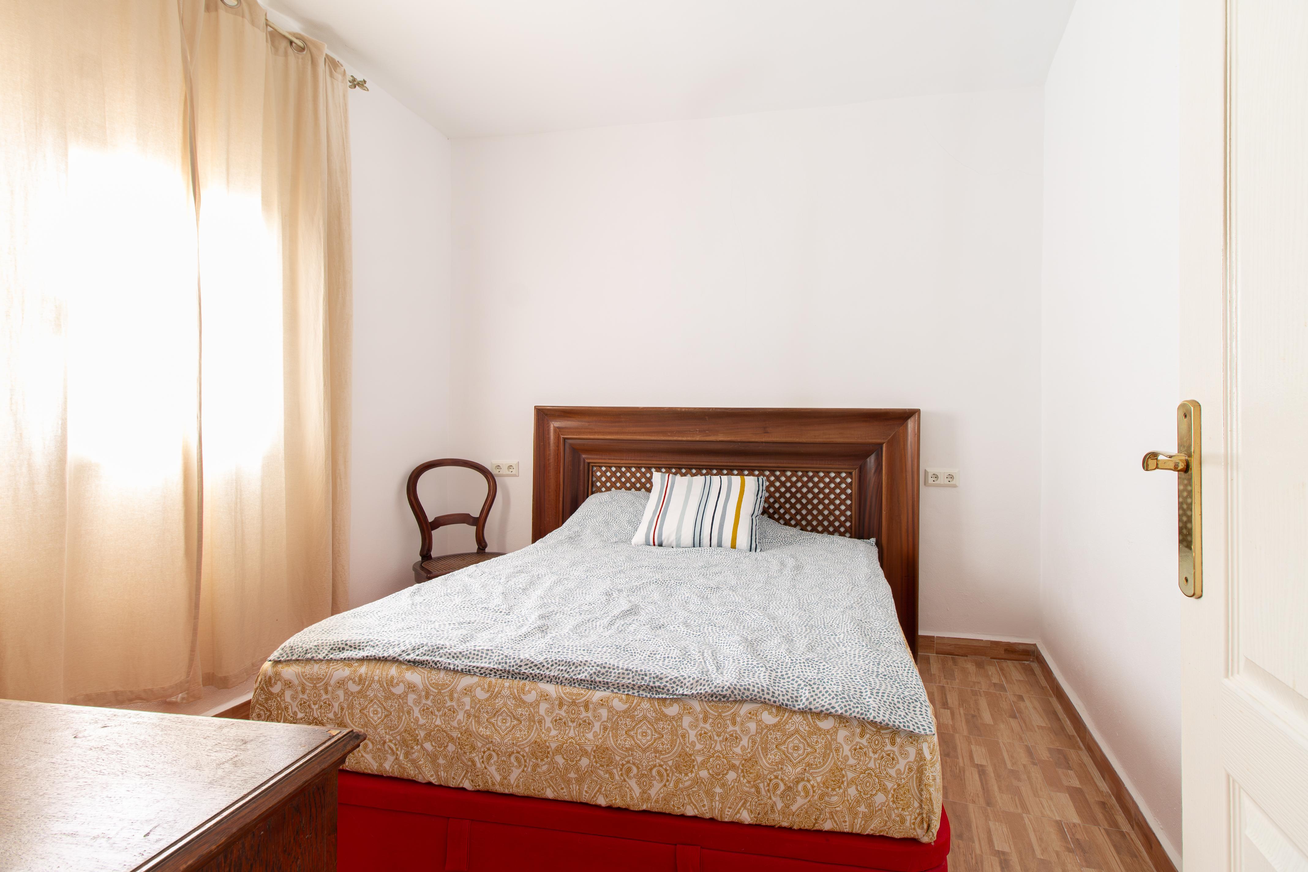 Encantadora casa de dos plantas reformada.