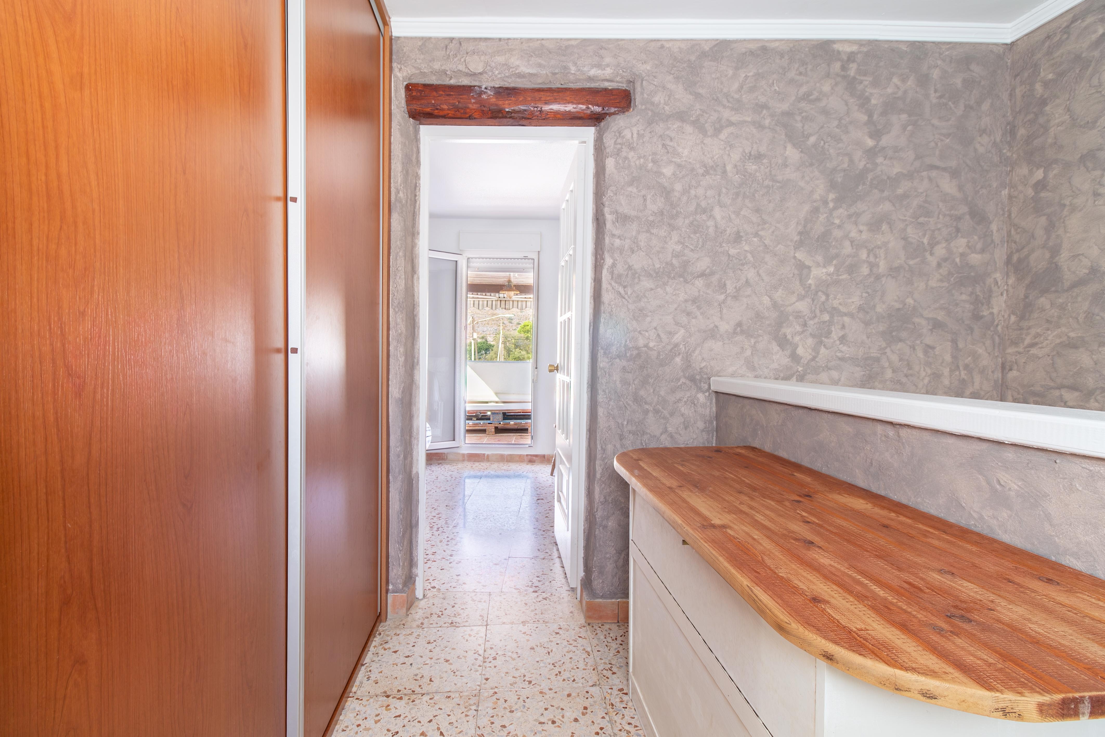 Encantadora casa de dos plantas reformada.