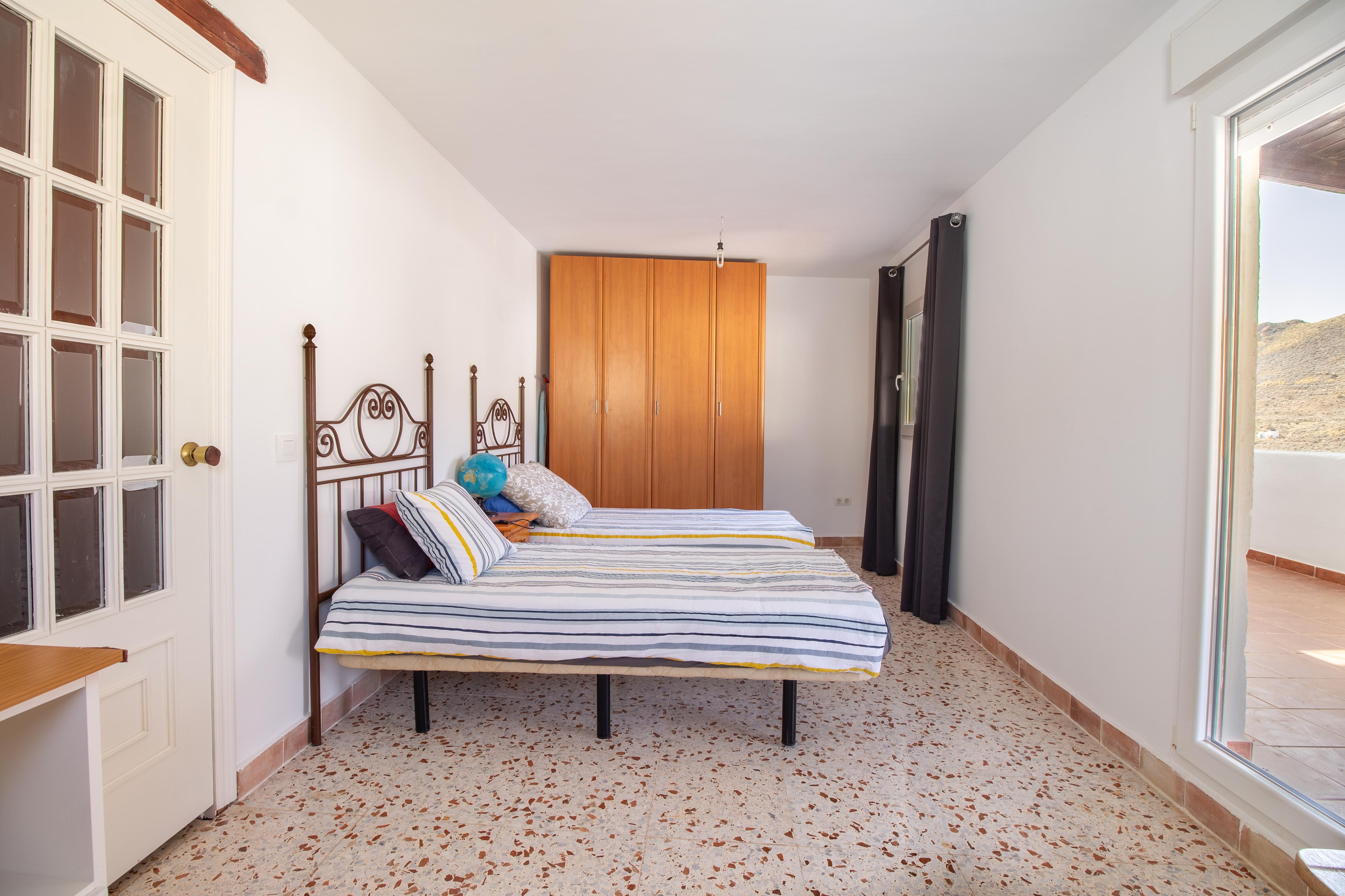 Encantadora casa de dos plantas reformada.