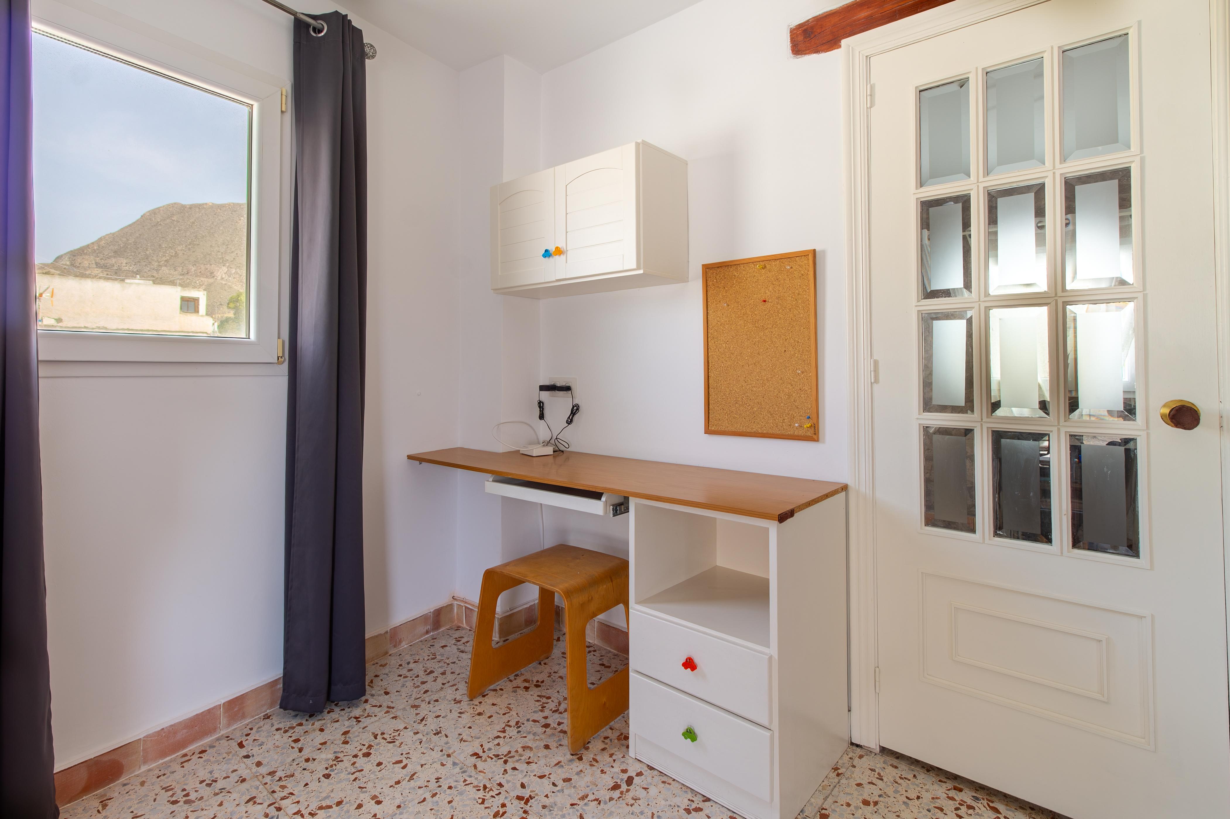 Encantadora casa de dos plantas reformada.