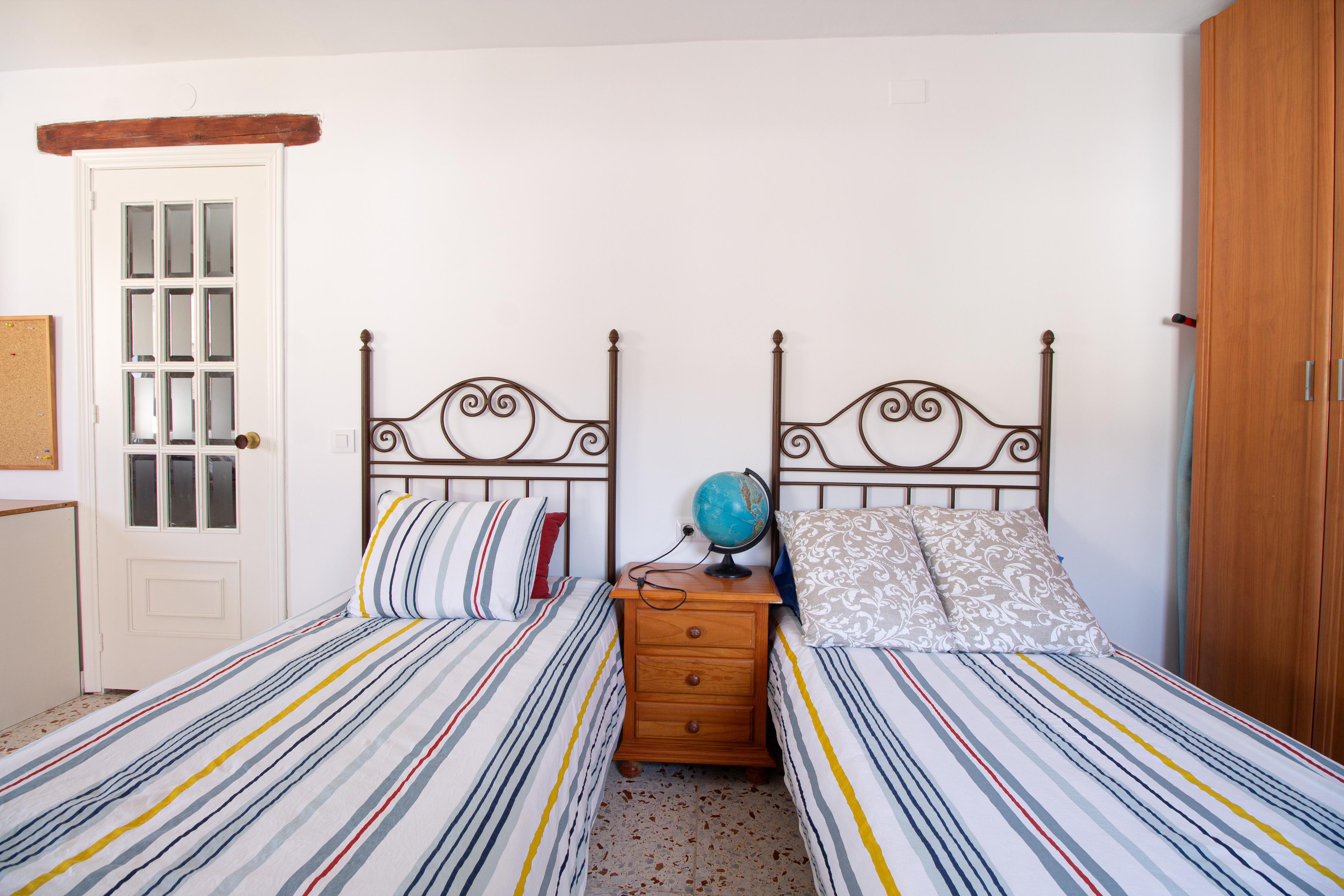 Encantadora casa de dos plantas reformada.