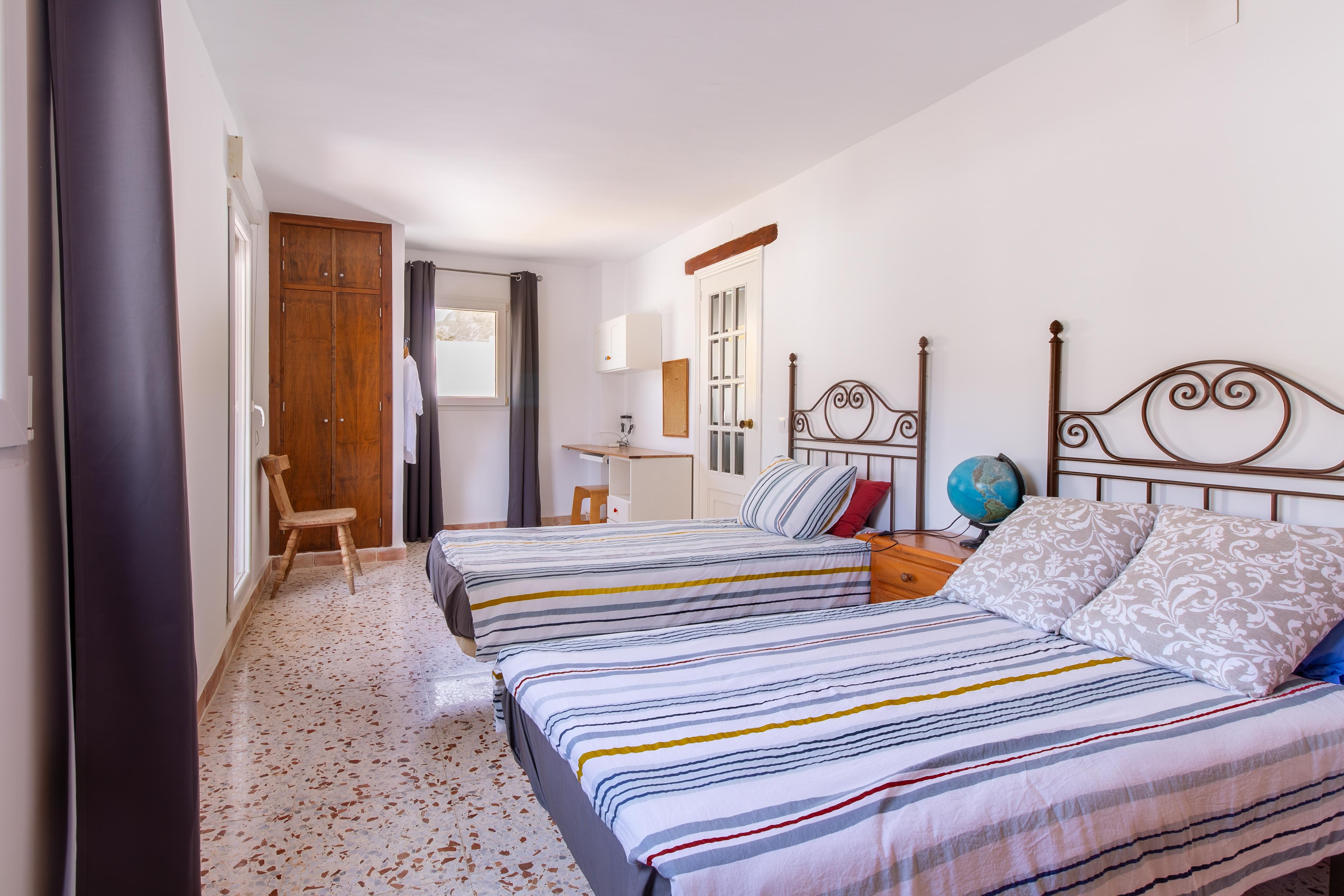 Encantadora casa de dos plantas reformada.