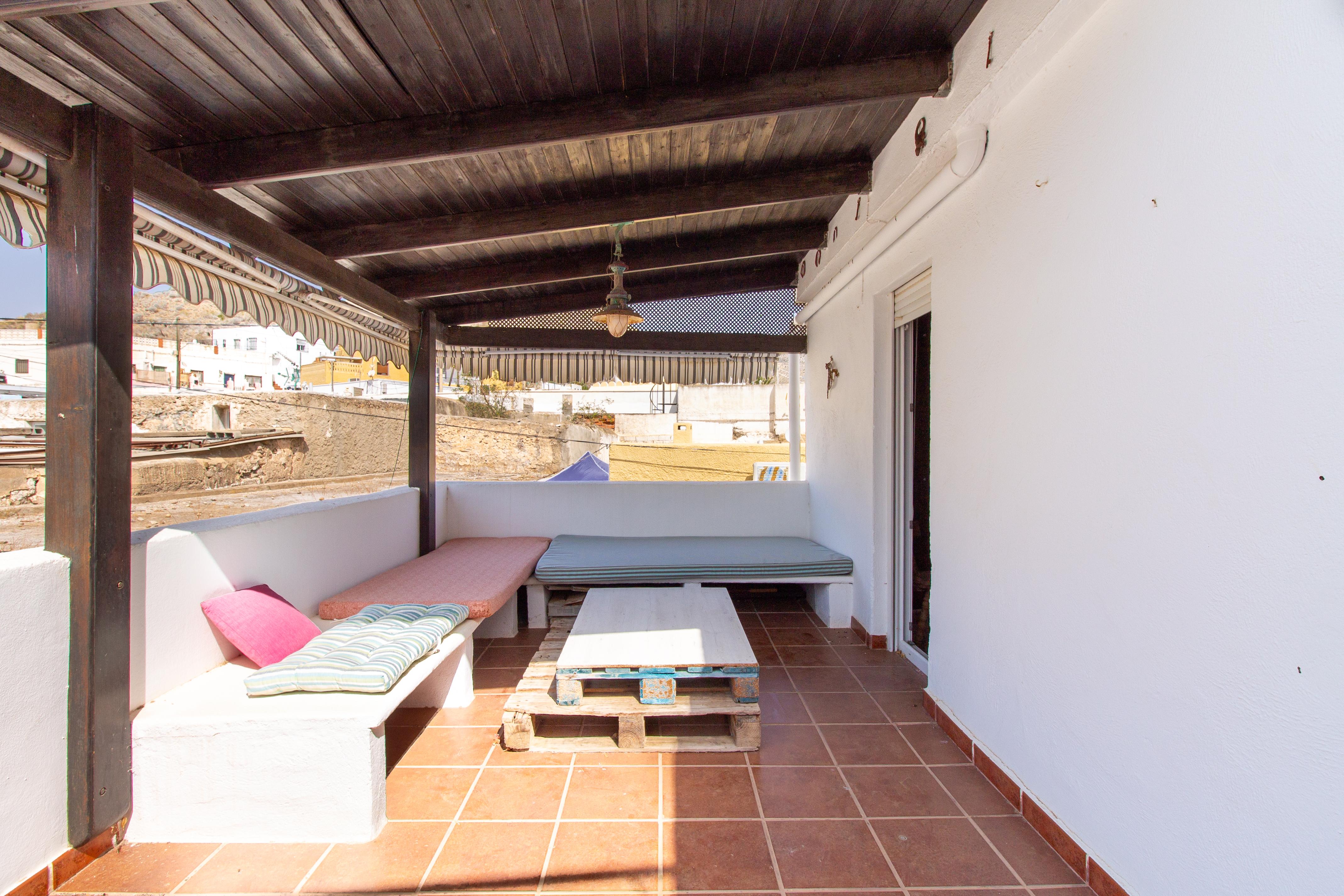 Encantadora casa de dos plantas reformada.