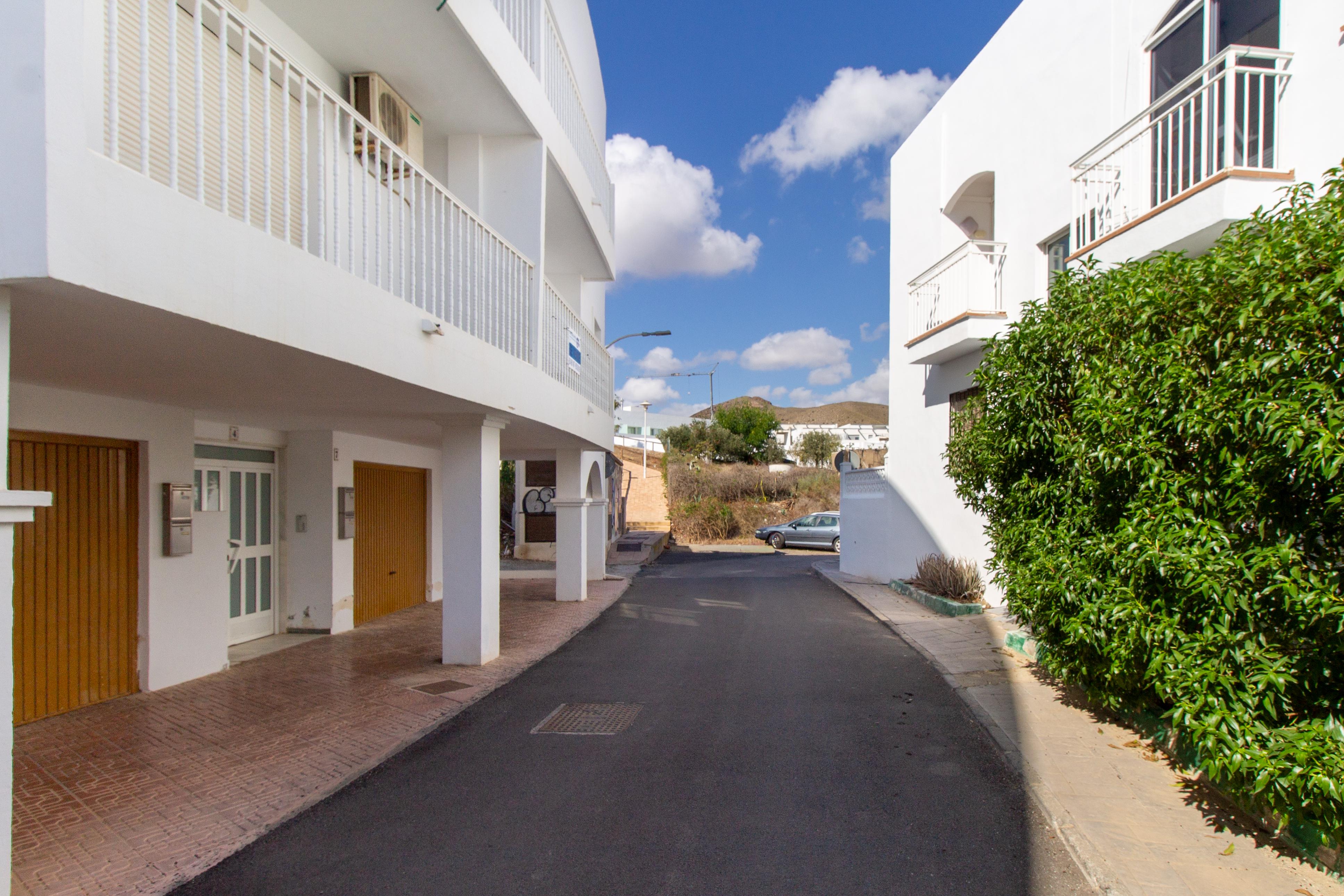 Luminoso apartamento con cochera en Las Negras