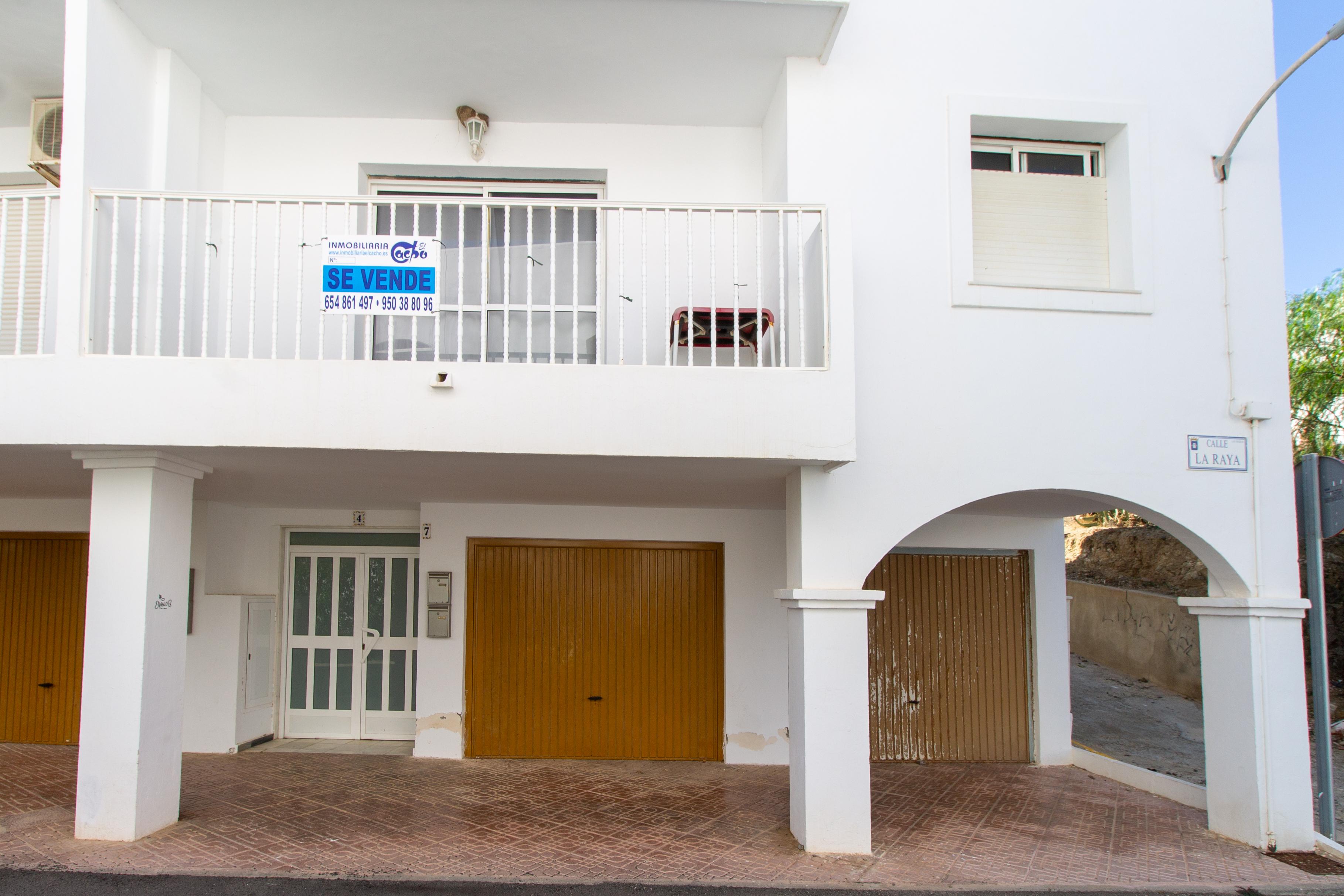 Luminoso apartamento con cochera en Las Negras