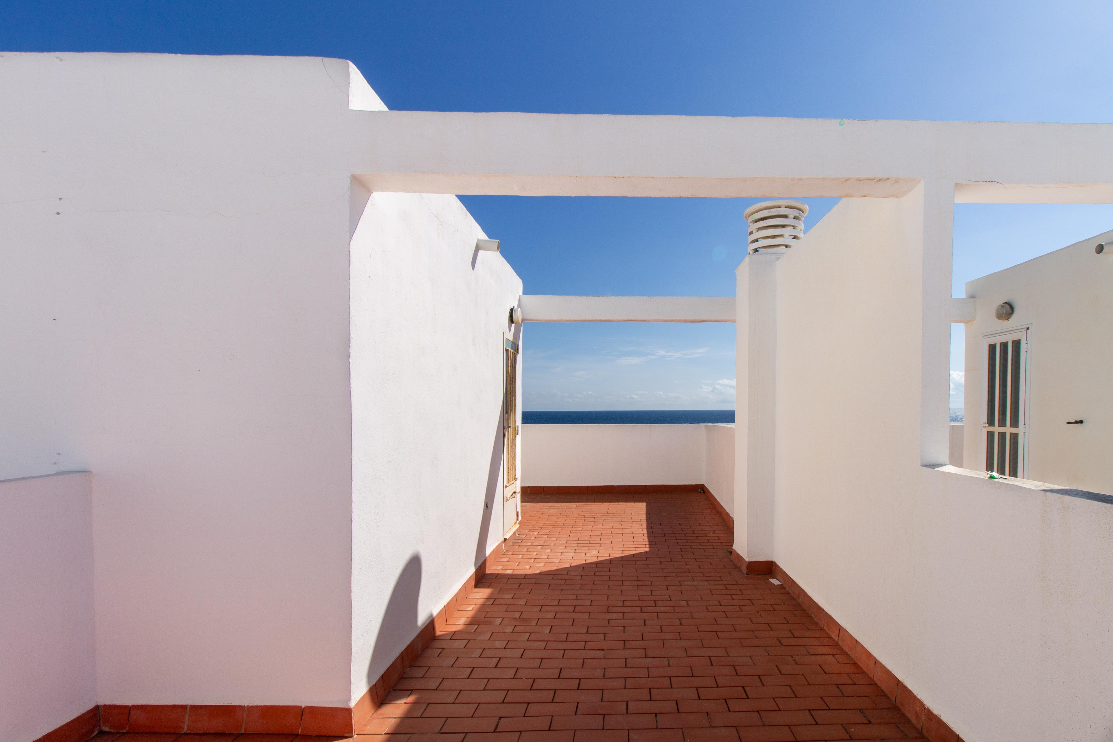Triplex con vistas al mar y cochera privada