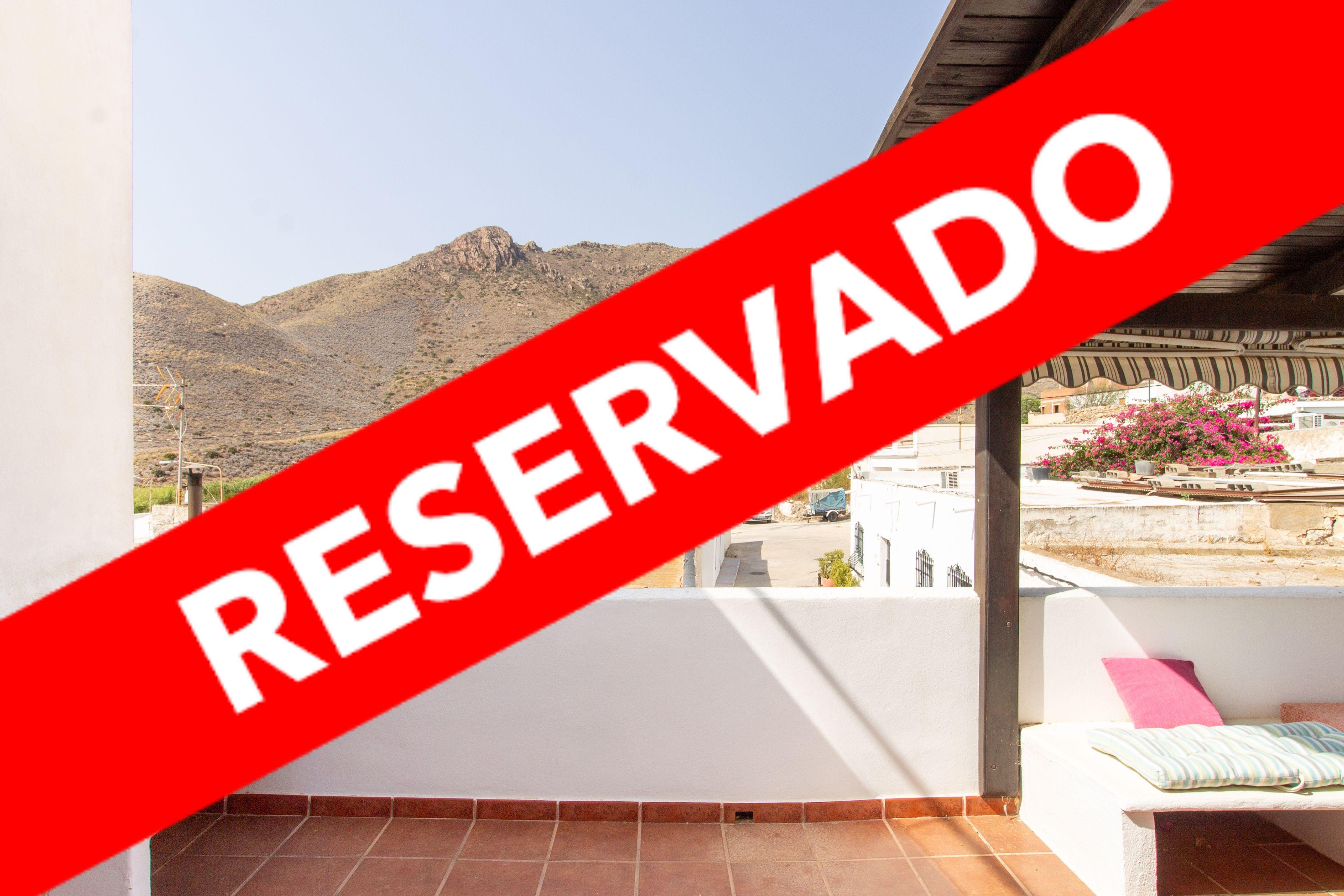 Encantadora casa de dos plantas reformada.