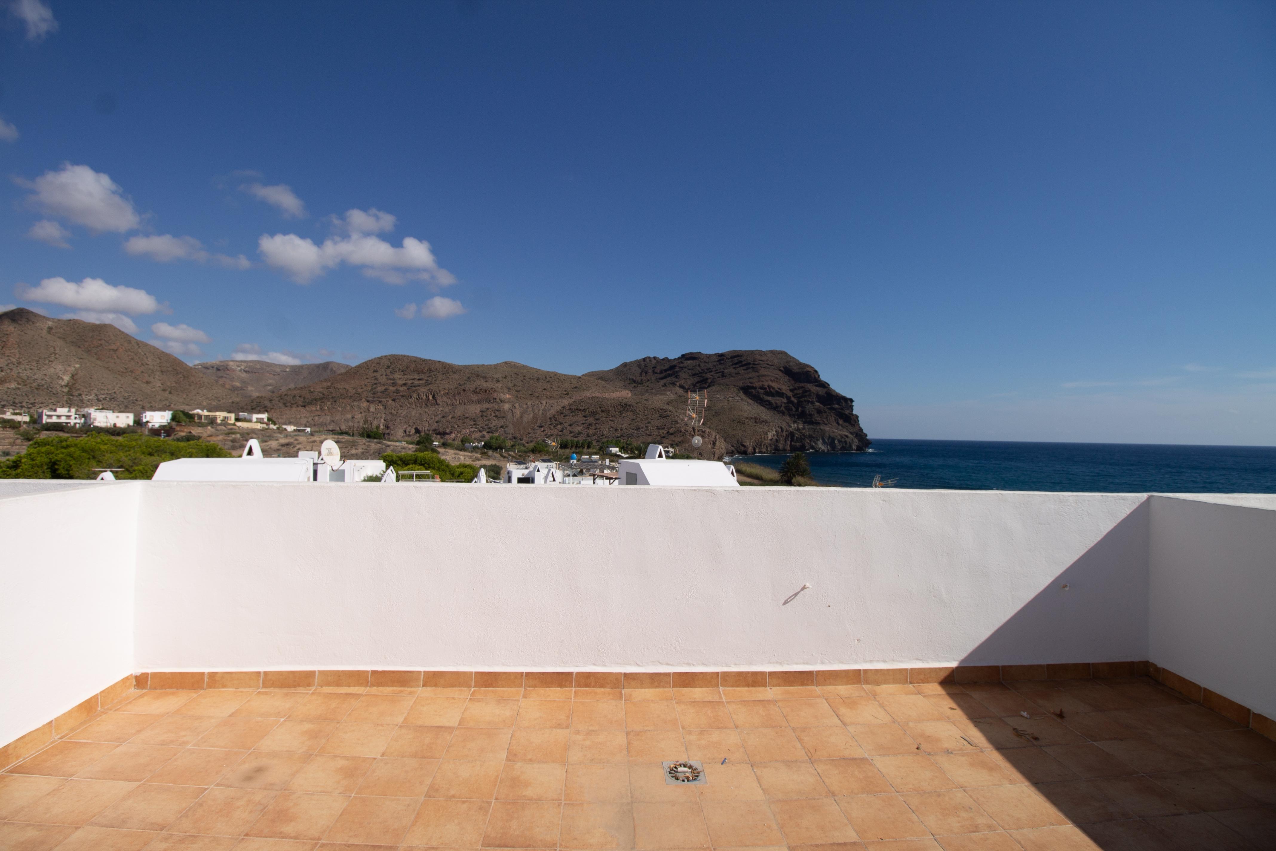 Luminoso apartamento con cochera en Las Negras