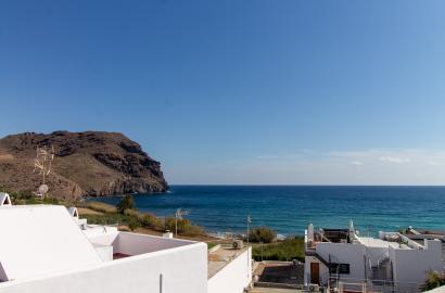 Luminoso apartamento con cochera en Las Negras