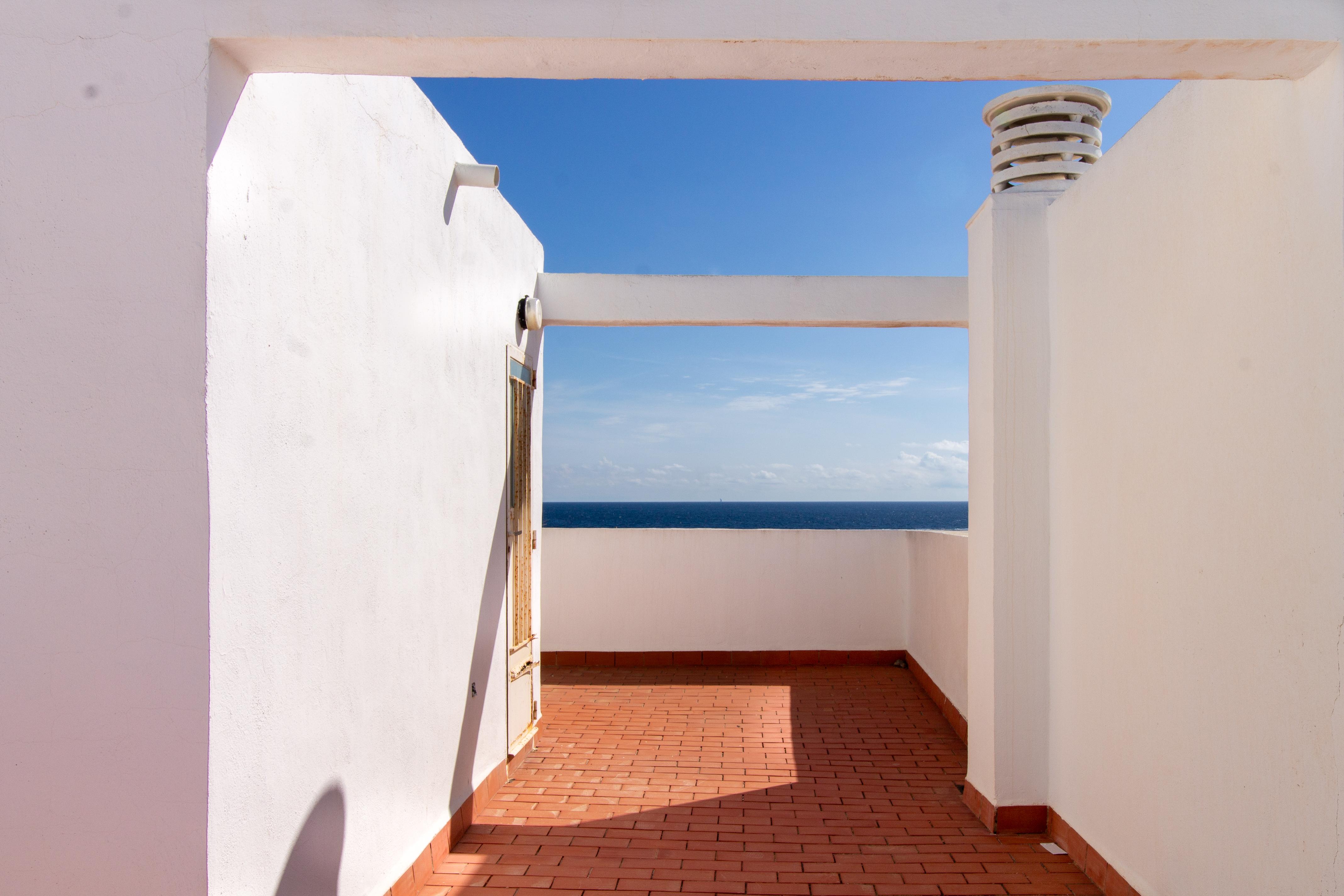 Triplex con vistas al mar y cochera privada
